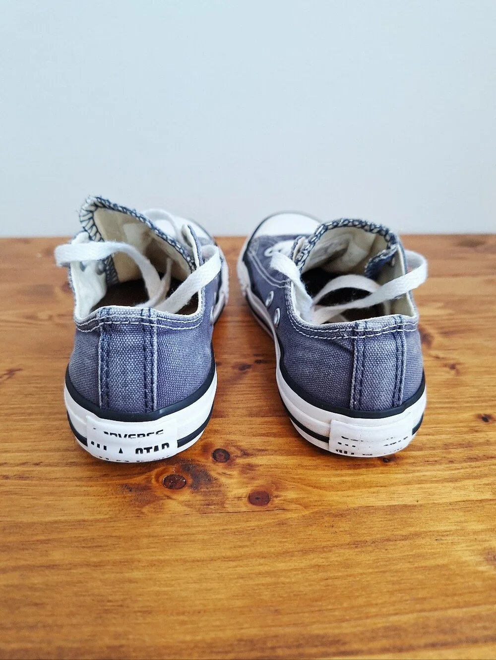 Converse Chuck Taylor All Star Low Top Sneakers Kids Size 12